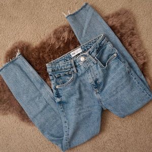 Zara High Rise Cut Off Jeans Skinny Jeans 24”